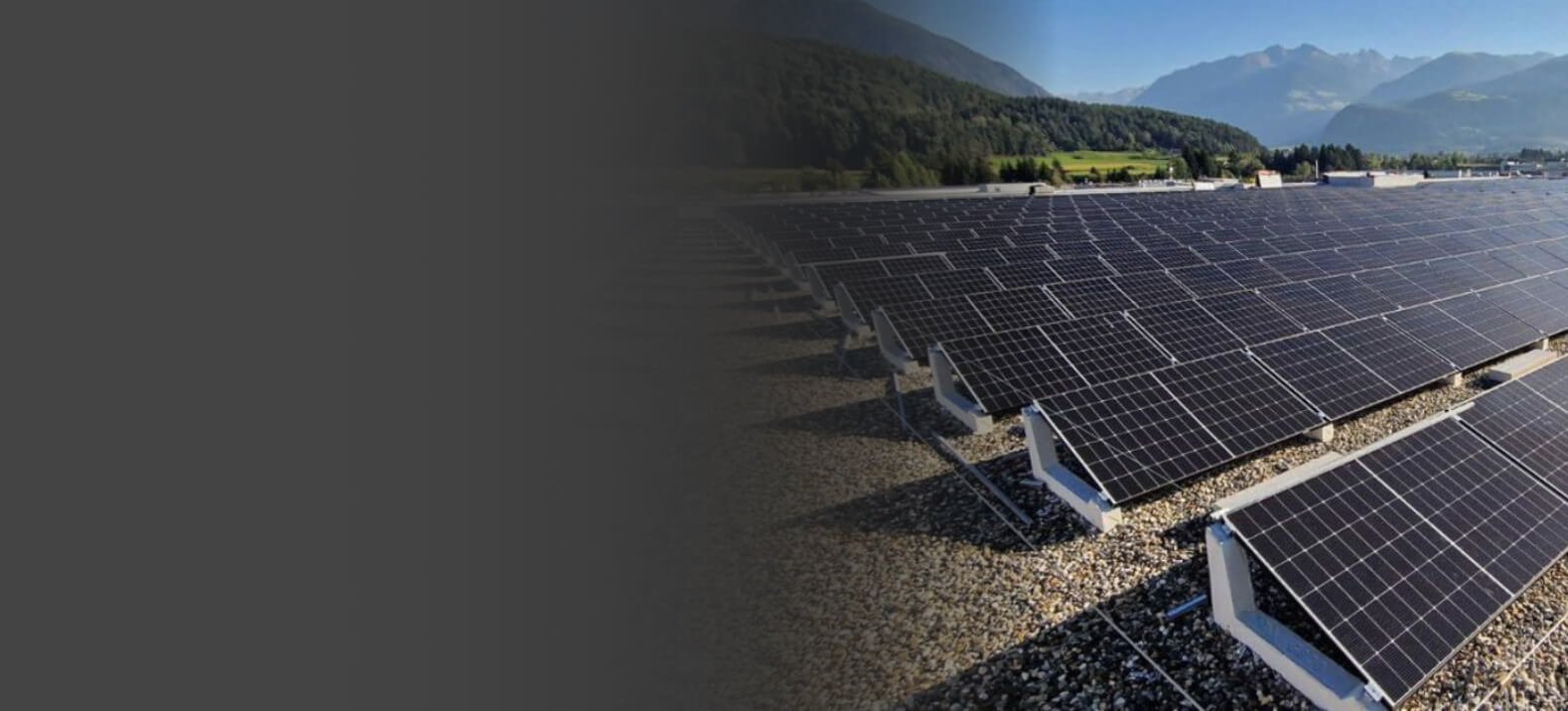 Betonblokken vormen een revolutie in de montage van fotovoltaïsche panelen voor platte daken en grondinstallaties. Dankzij deze blokken duurt de installatie van panelen slechts een kwart van de tijd in vergelijking met andere constructietypen en zijn er geen ingrepen in het dakoppervlak nodig. Kies uit ons aanbod de juiste blokken voor uw fotovoltaïsche installatie.